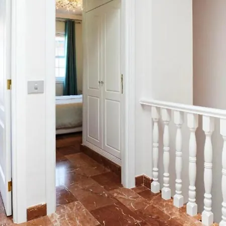 וילה Gorgeous View & Sauna, Golf אדחה