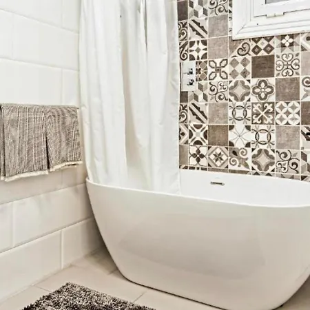 Gorgeous View & Sauna, Golf אדחה