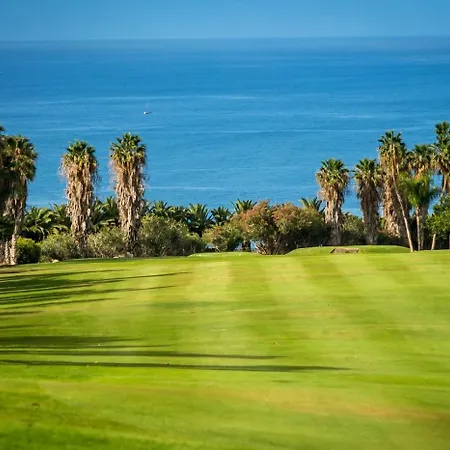 Gorgeous View & Sauna, Golf 아데제